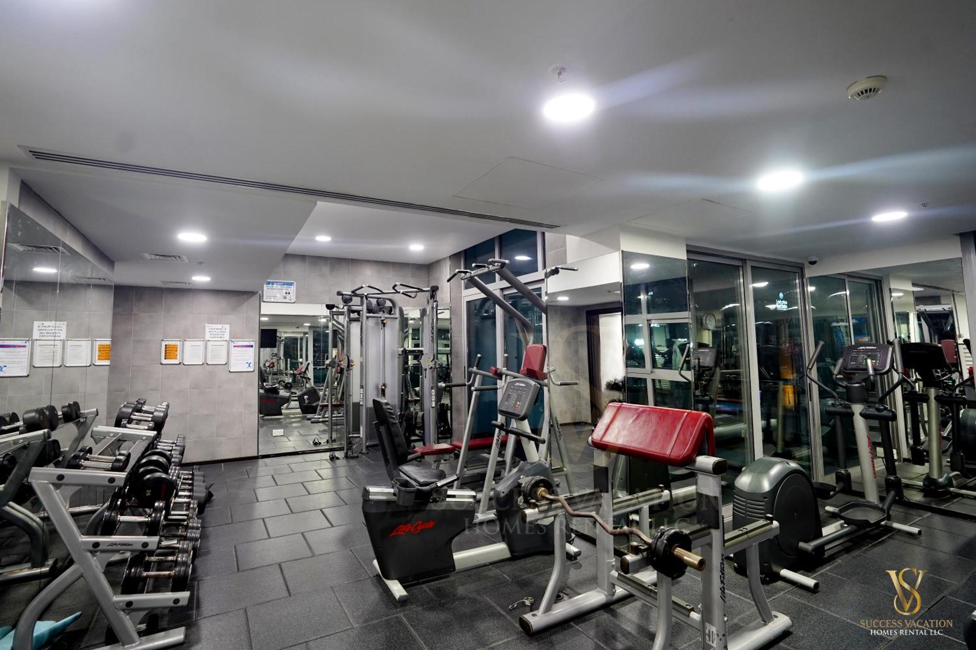 Success Luxury Apartment - 5 Min Away Marina Corniche - Free Housekeeping Provided Everyday-24-7 Staff Available For Services Дубай Экстерьер фото